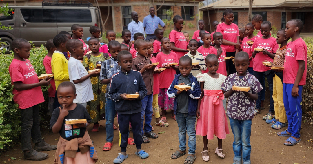 Matonyok children saying grace over sandwiches 1080x566