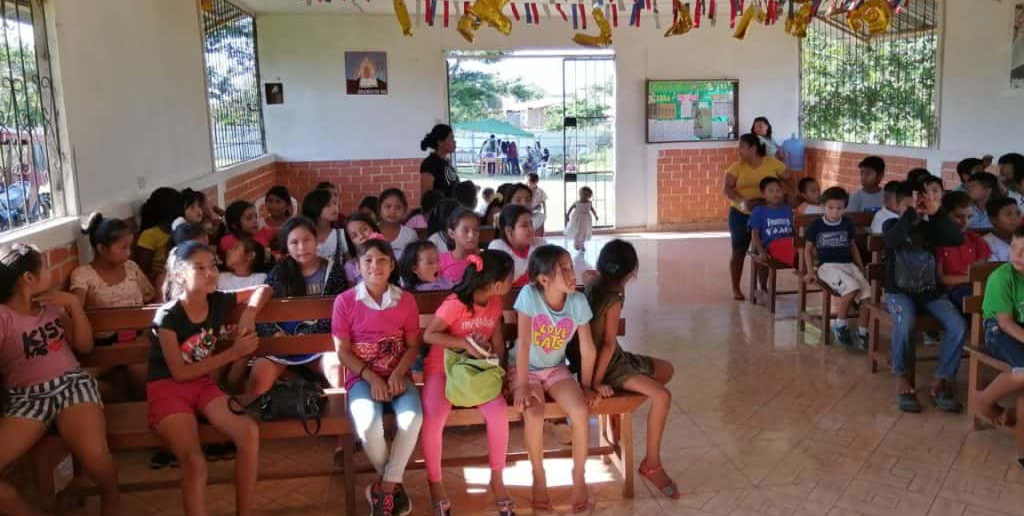 Refuge-of-Life-Albergue-Refugio-de-Vida-Peru-group-kids-1024x768