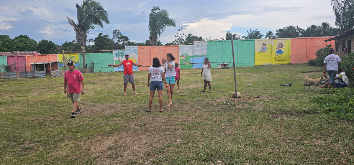 Peru_Fall2024_Girls_Playing_BLUR 1200x628 Peru_Fall2024_Girls_Playing_BLUR 1200x628