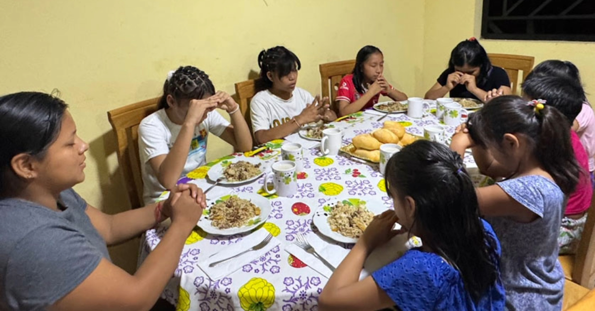 Peru Girls Prayer Dinner 42024 1200x628 Peru Girls Prayer Dinner 42024 1200x628