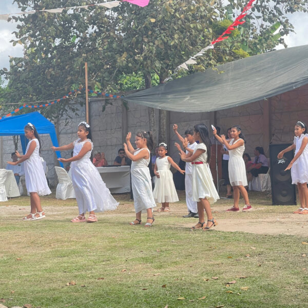 Peru little girls dancing 1080x1080 Peru little girls dancing 1080x1080
