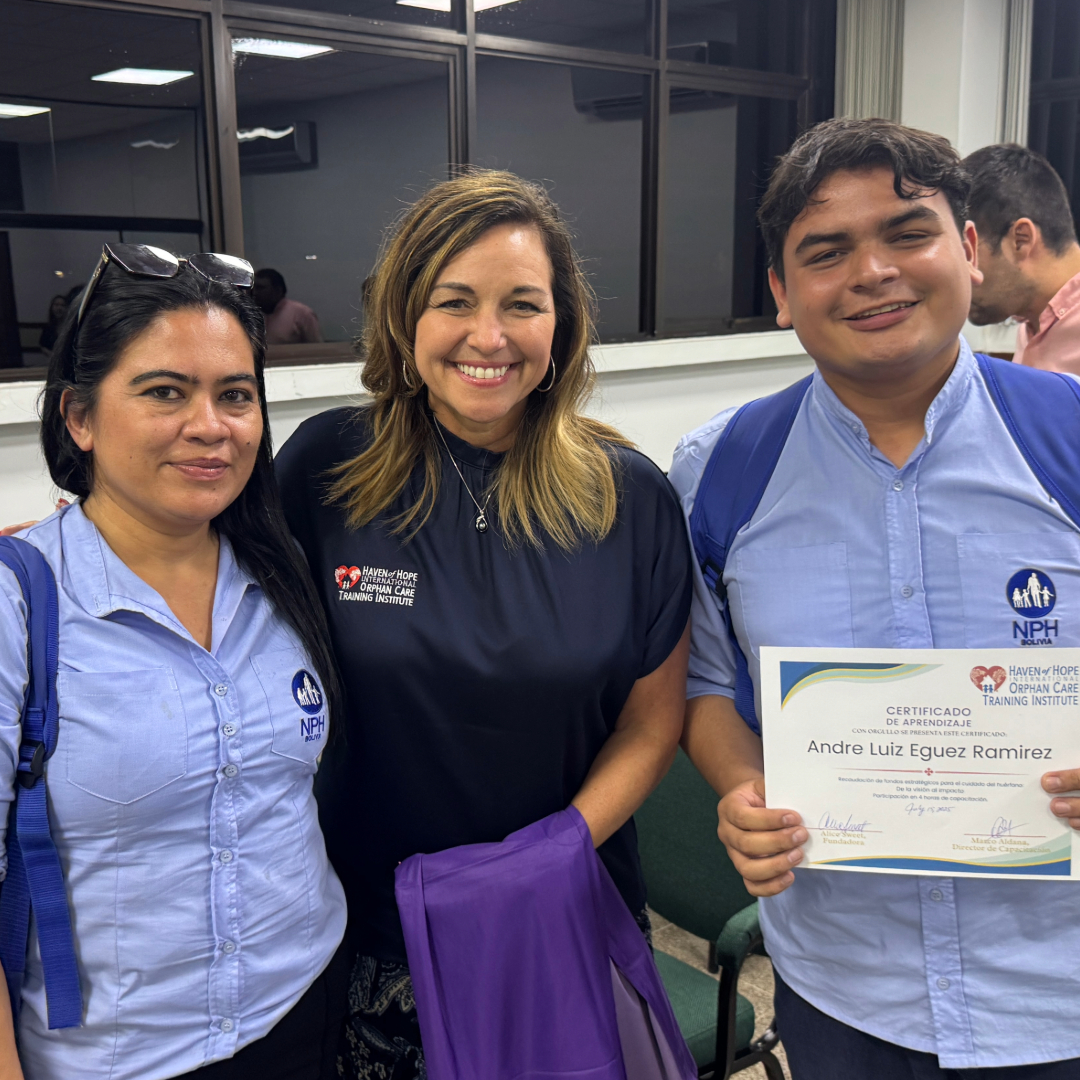 HOHI OCTI Alice with Graduates of Leadership Training