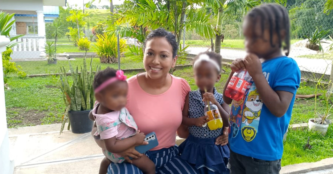 HOHI OP Smile Sandy with Kids 72026 1080x566